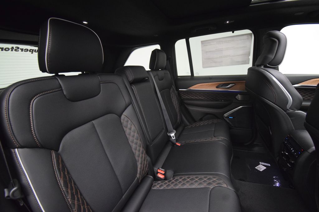 new 2026 Jeep Grand Cherokee car, priced at $59,966