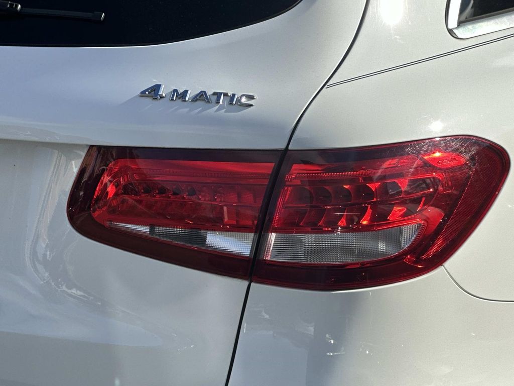 Thumbnail: 2016 Mercedes-Benz GLC - 8