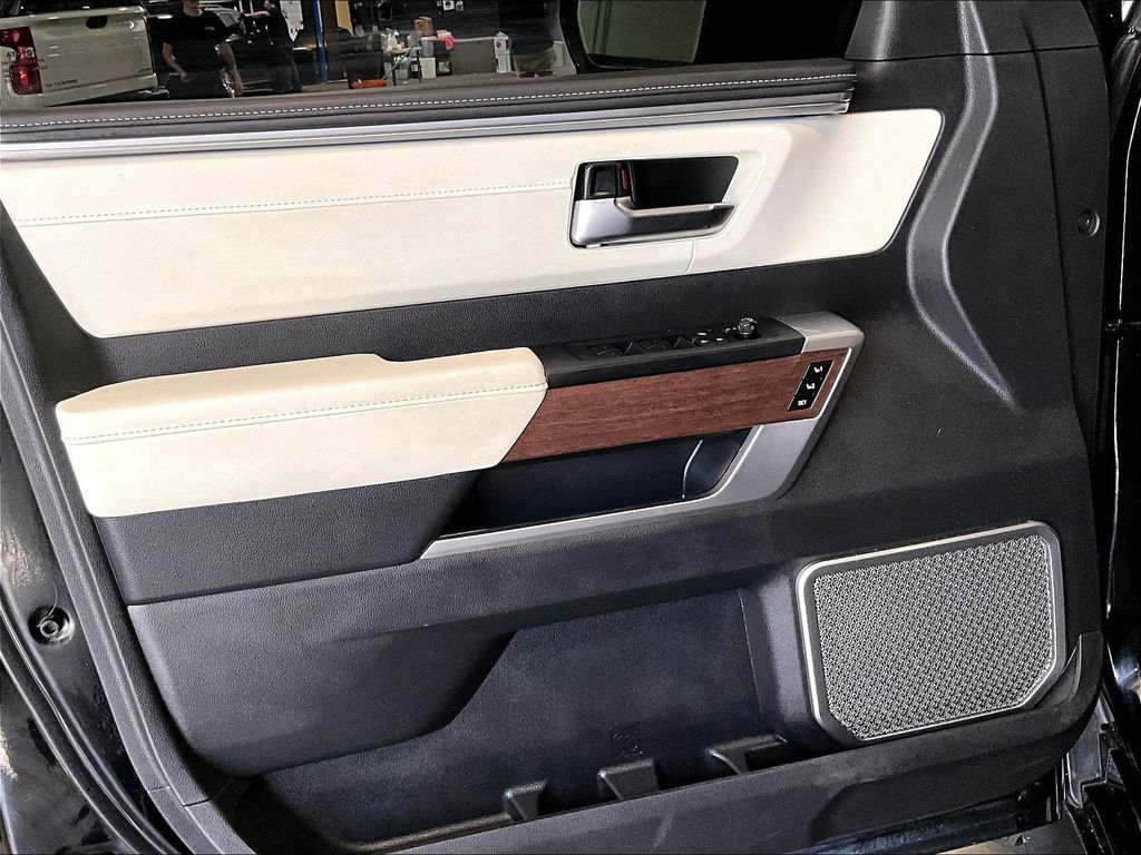 2024 Toyota Sequoia — photo 9