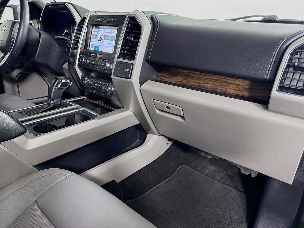 2019 Ford F-150 Lariat 28
