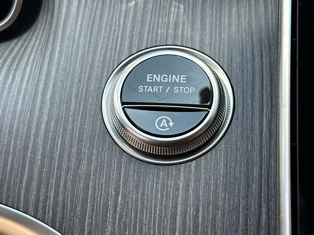 Thumbnail: 2025 Mercedes-Benz C-Class - 13