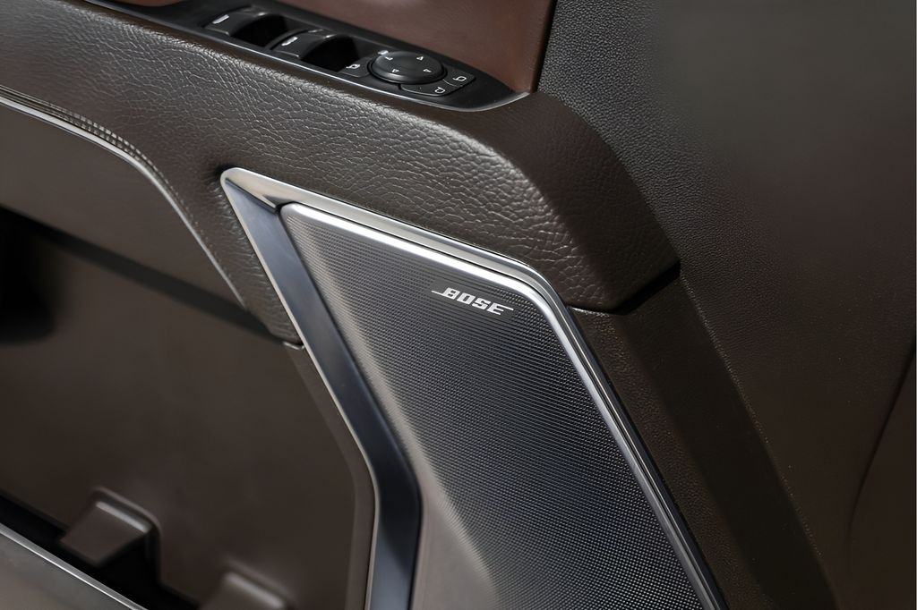 Used 2022 White GMC Denali image 24