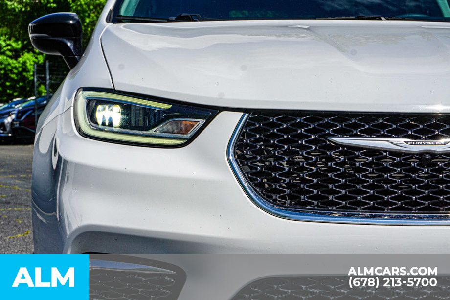 2024 Chrysler Pacifica Touring L photo 11