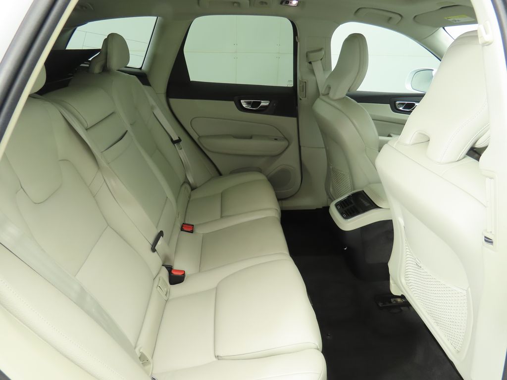 Thumbnail: 2019 Volvo XC60 - 22