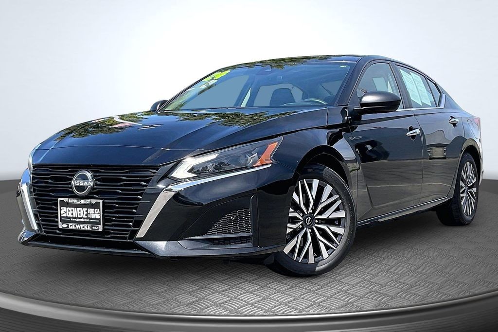 Super Black Clearcoat 2024 Nissan Altima Sedan Front-Wheel Drive Continuously Variable Transmission