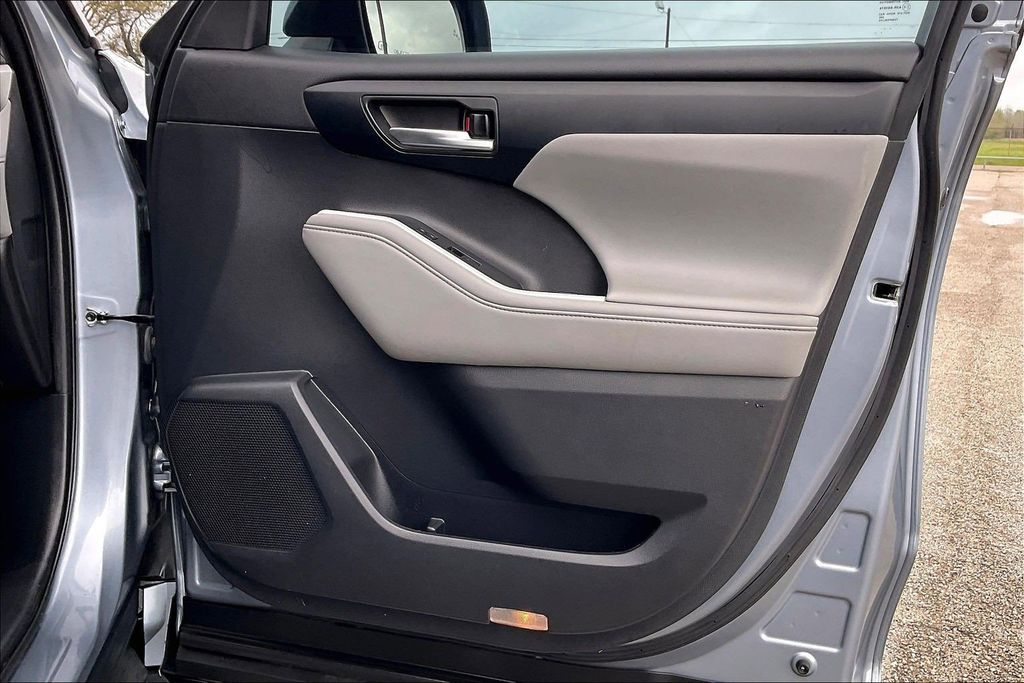 Used 2021 Toyota Highlander XLE 4D Sport Utility