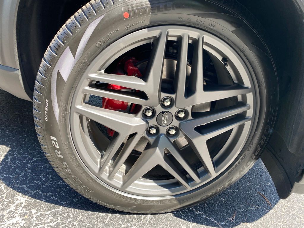 New 2026 Carbonized Gray Metallic Ford ST-Line image 2