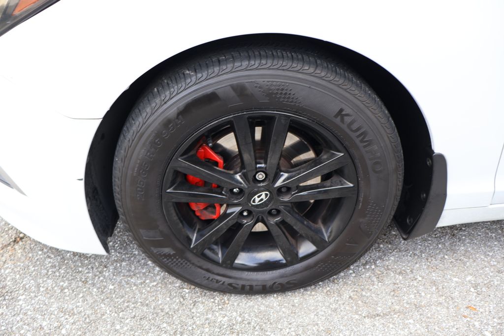 Thumbnail: 2016 Hyundai Sonata - 4