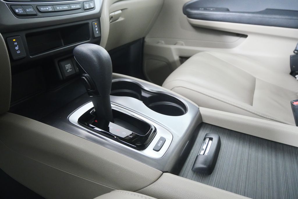 Thumbnail: 2018 Honda Pilot - 28