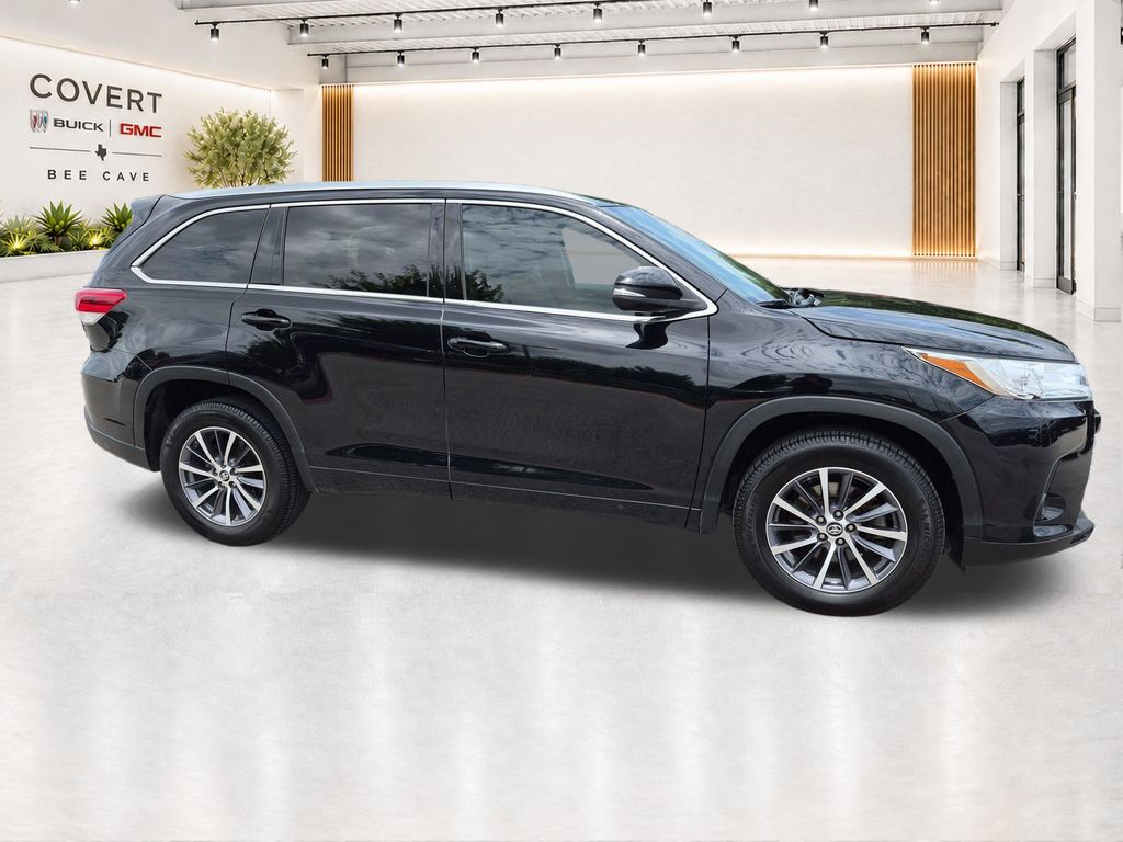 Used Car 2017 Toyota Highlander  Xle For Sale Under $20,000 In Austin, Texas