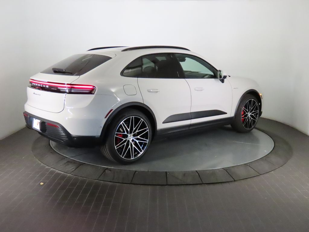Thumbnail: 2026 Porsche Macan - 7