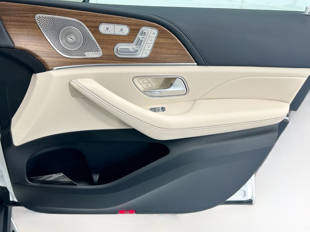 Thumbnail: 2026 Mercedes-Benz GLE - 24