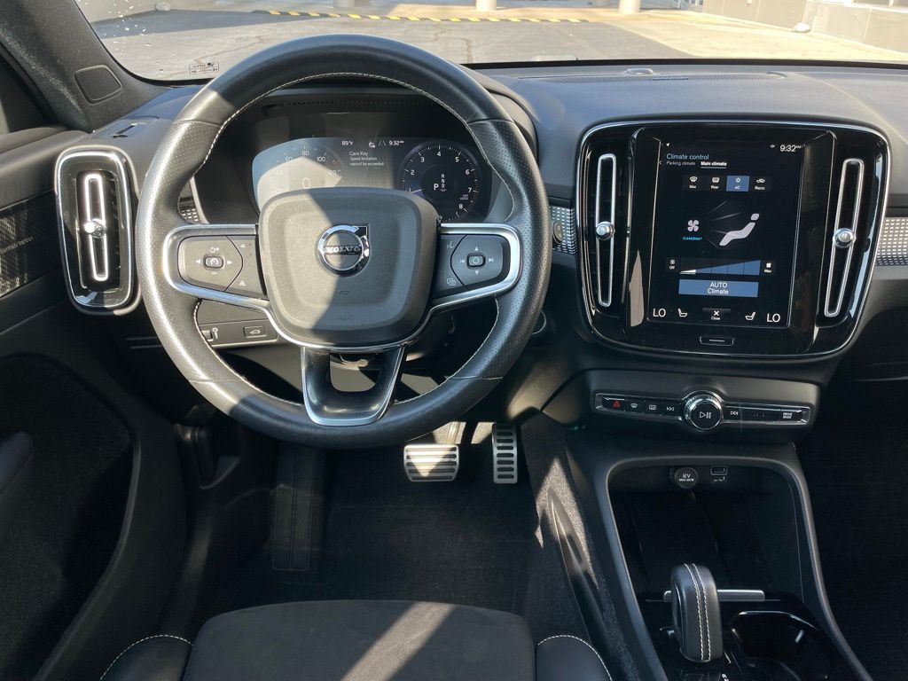 Thumbnail: 2021 Volvo XC40 - 11