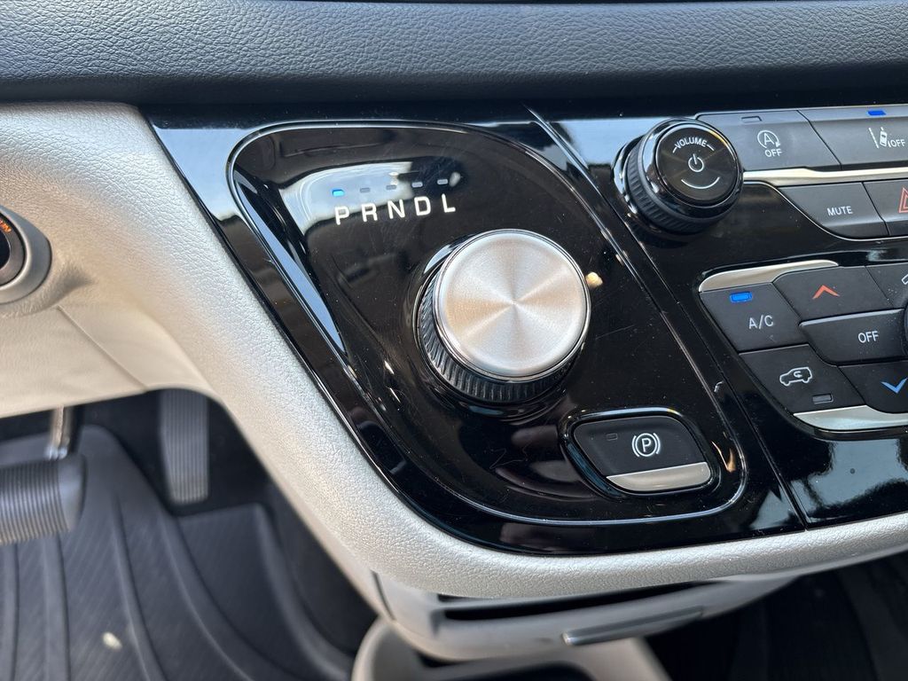 Used 2022 Chrysler Pacifica Van