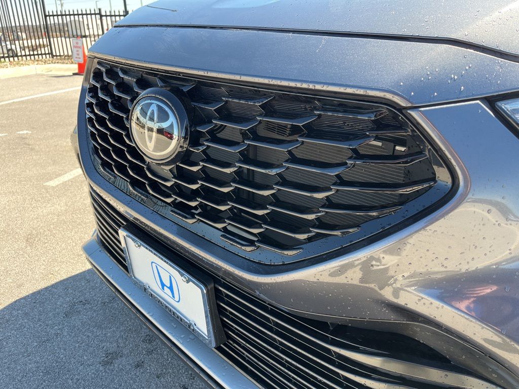 Thumbnail: 2024 Toyota Highlander - 15