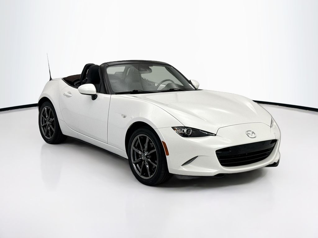 Thumbnail: 2019 Mazda MX-5 Miata - 3