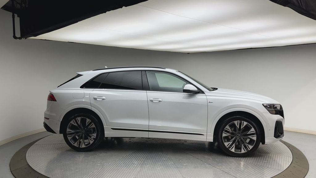 Thumbnail: 2026 Audi Q8 - 9