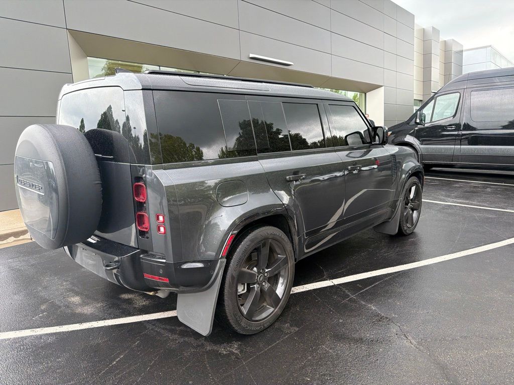 Certified Used 2025 Gray Land Rover X-Dynamic SE image 12