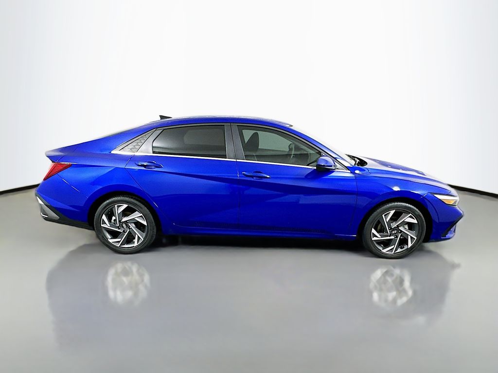 Thumbnail: 2025 Hyundai Elantra - 4
