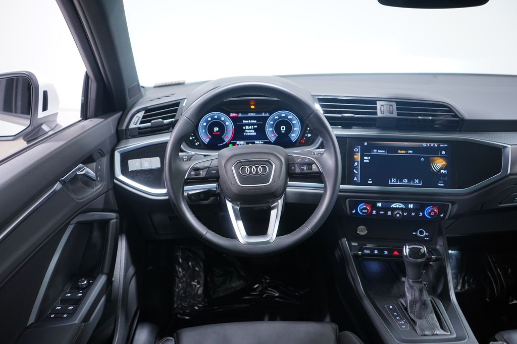 Thumbnail: 2019 Audi Q3 - 11