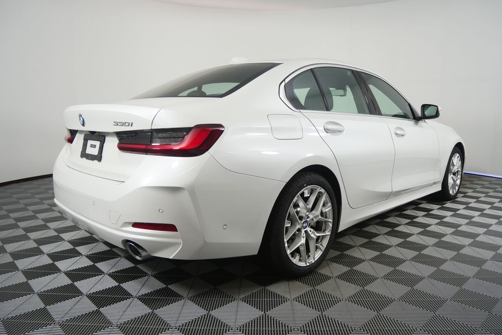 Thumbnail: 2025 BMW 3 Series - 3