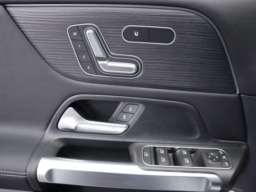 Thumbnail: 2025 Mercedes-Benz GLB - 24