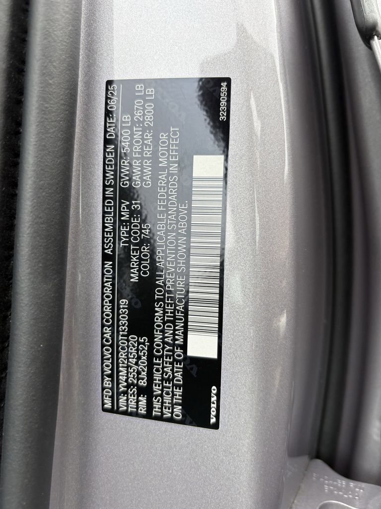 New 2026 Aurora Silver Volvo B5 Plus image 31