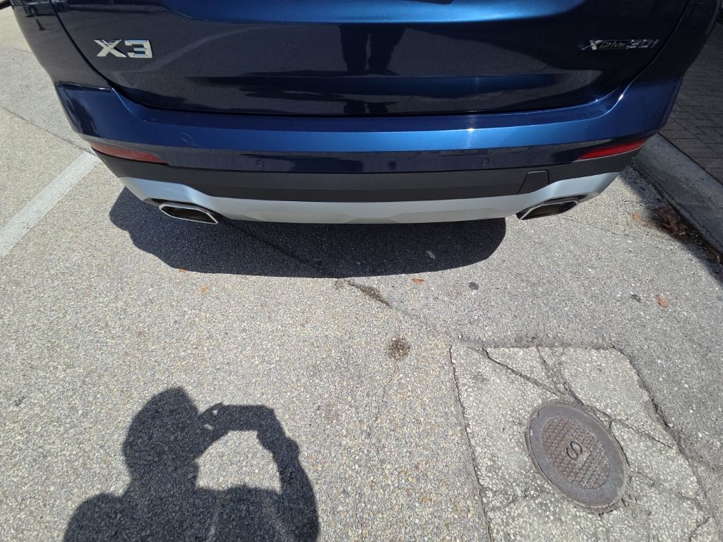 Used 2024 Blue BMW xDrive30i image 9