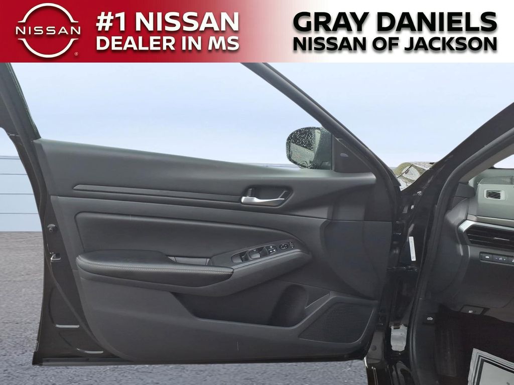 Used 2025 Nissan Altima Sedan