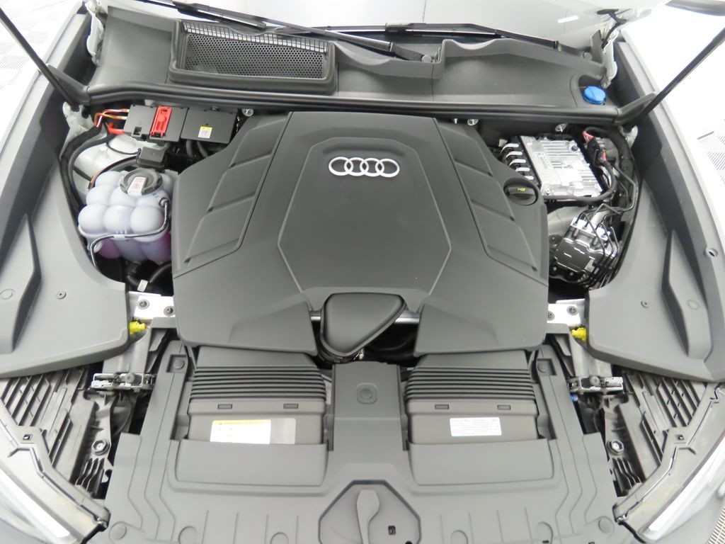 Thumbnail: 2025 Audi Q8 - 31