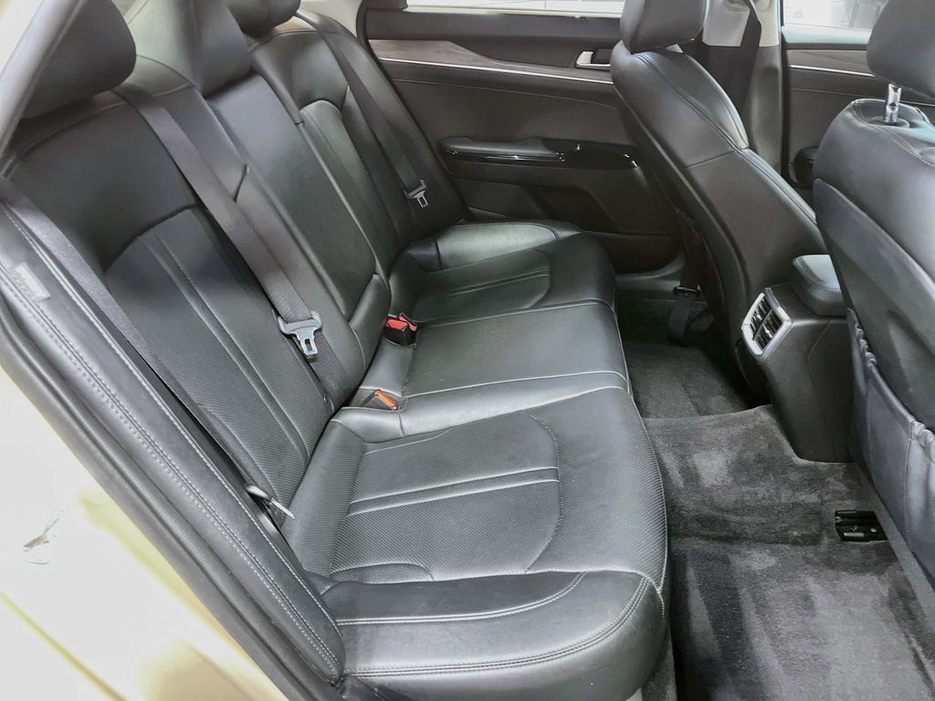 Used 2021 Crystal Beige Kia EX image 27