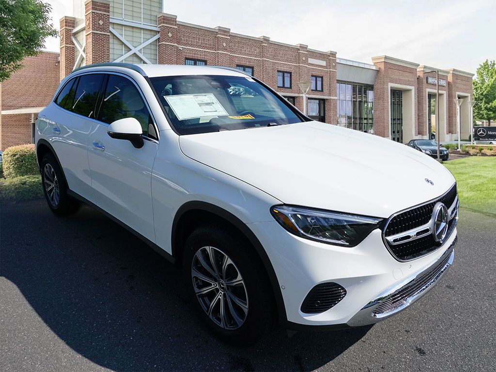 2025 Mercedes-Benz GLC 300 2