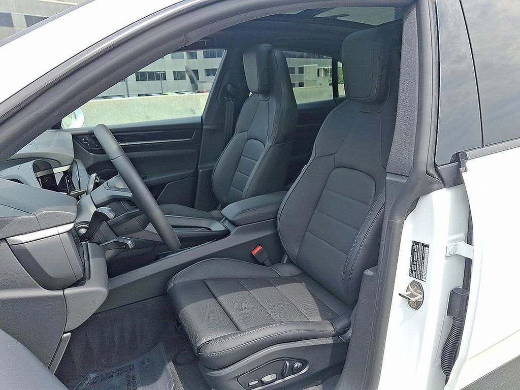 Thumbnail: 2025 Porsche Macan - 5