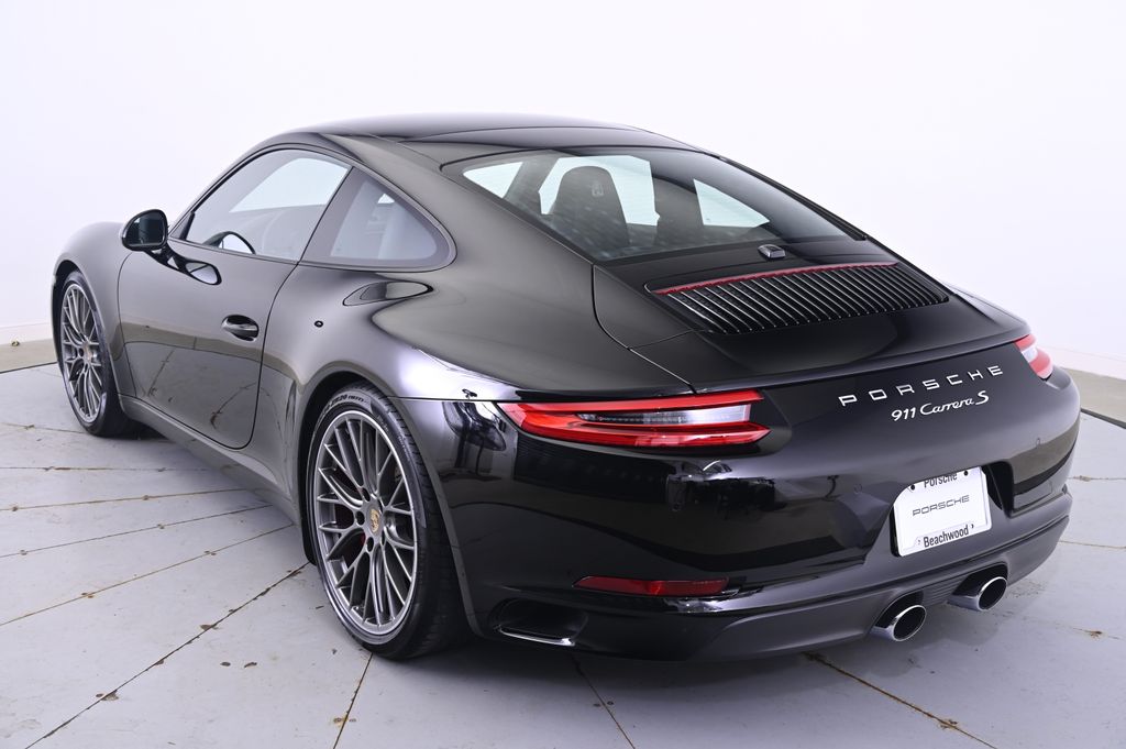 Thumbnail: 2017 Porsche 911 - 3