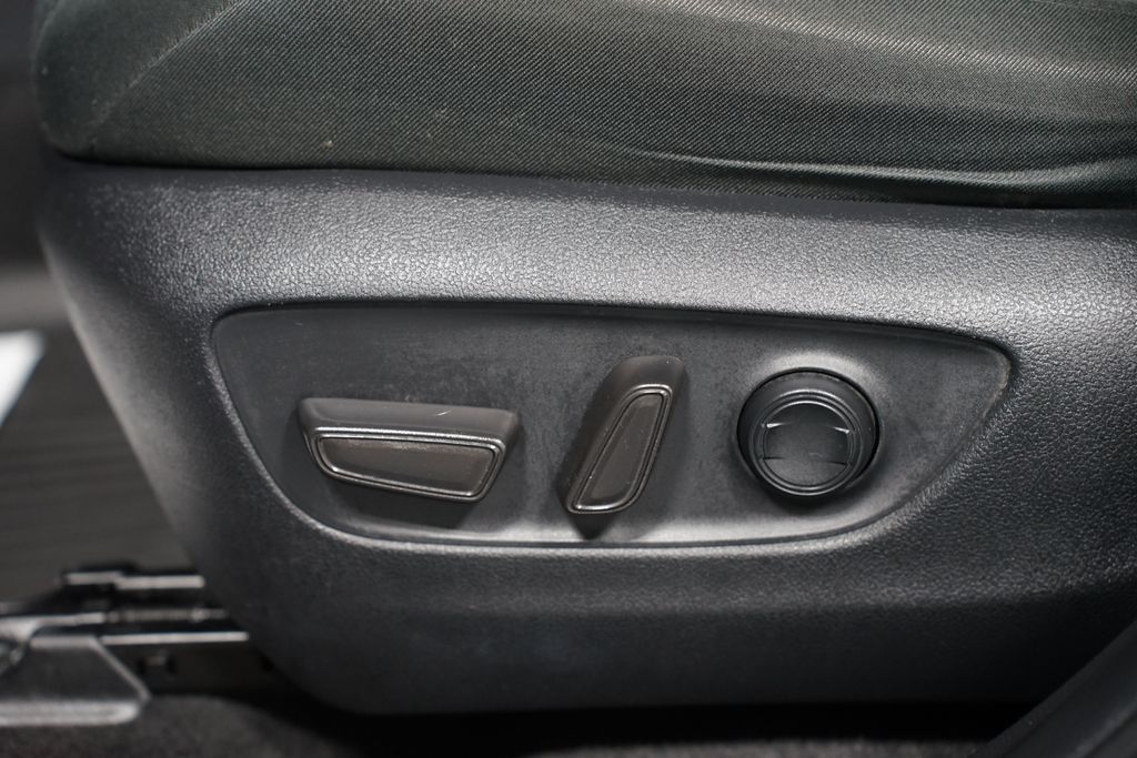 Thumbnail: 2022 Toyota RAV4 - 32