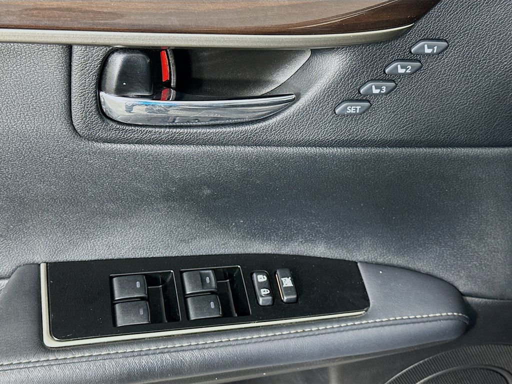 Thumbnail: 2017 Lexus ES - 18