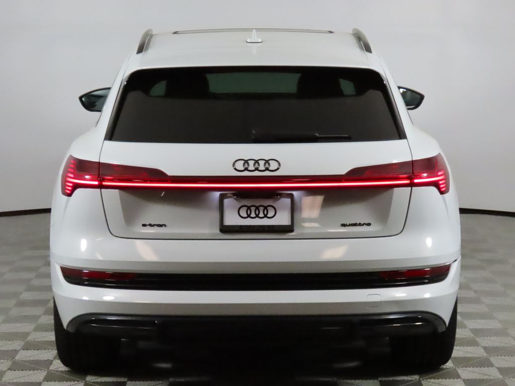 Thumbnail: 2022 Audi e-tron - 4
