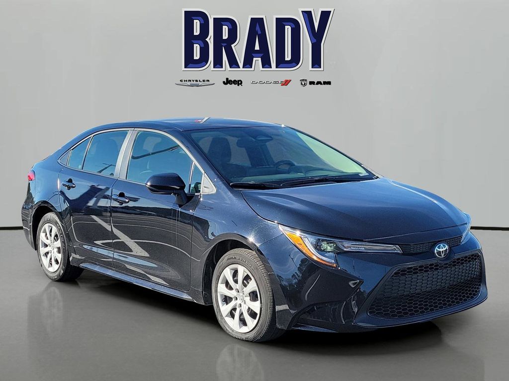 2025 Toyota Corolla LE FWD