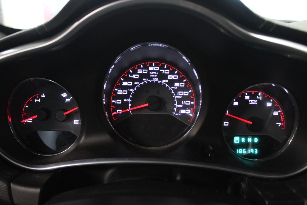 Thumbnail: 2014 Dodge Avenger - 16