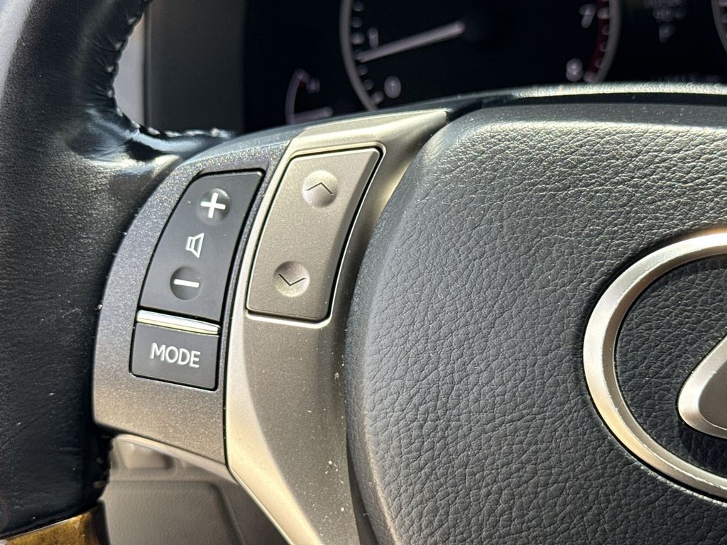 Thumbnail: 2015 Lexus ES - 26