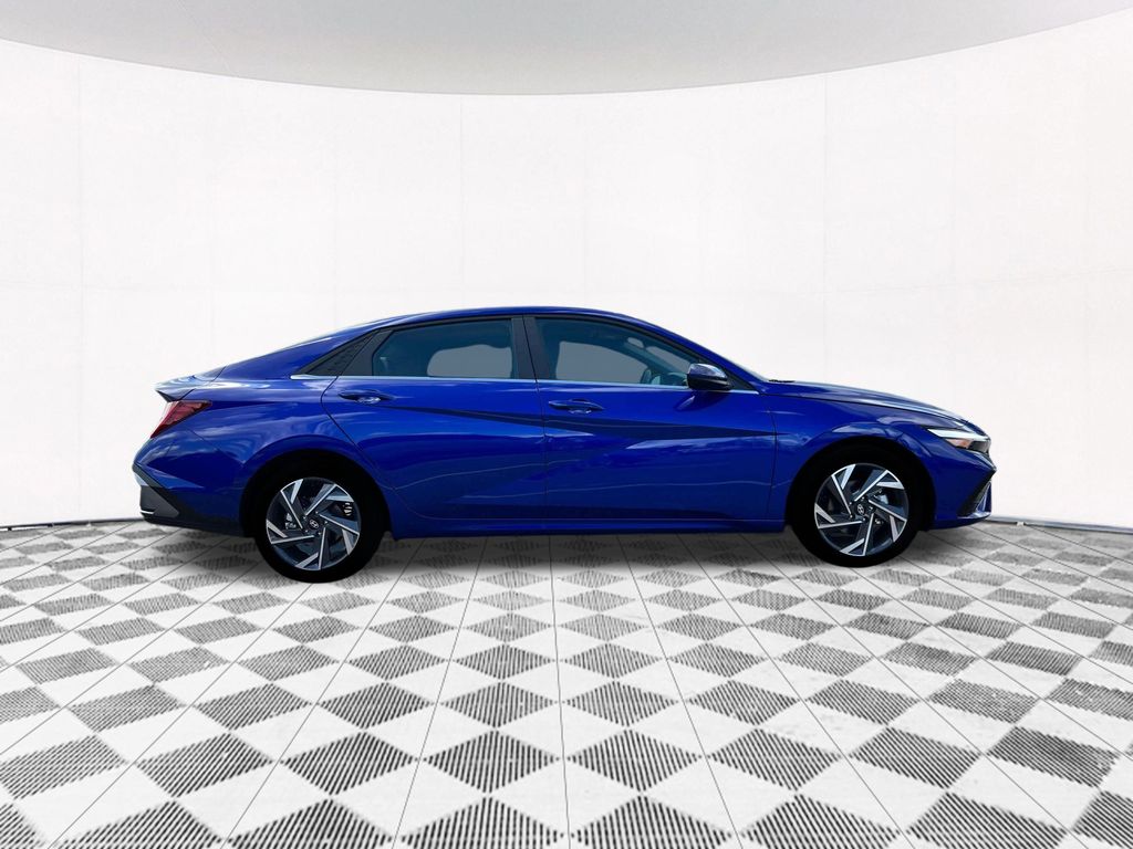 2025 Hyundai Elantra SEL 9