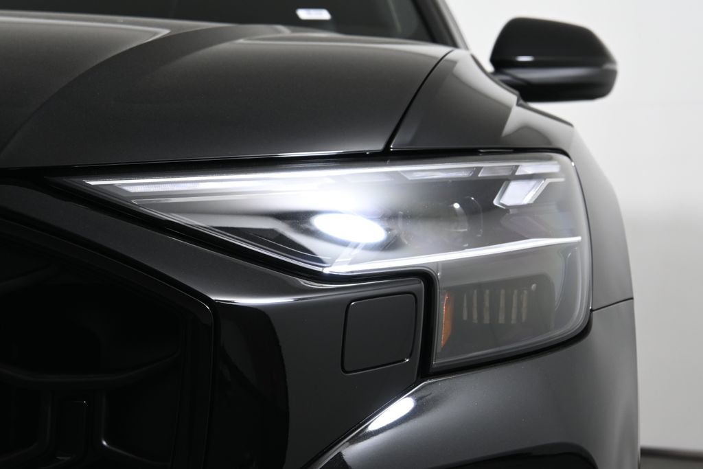 Thumbnail: 2026 Audi Q8 - 10