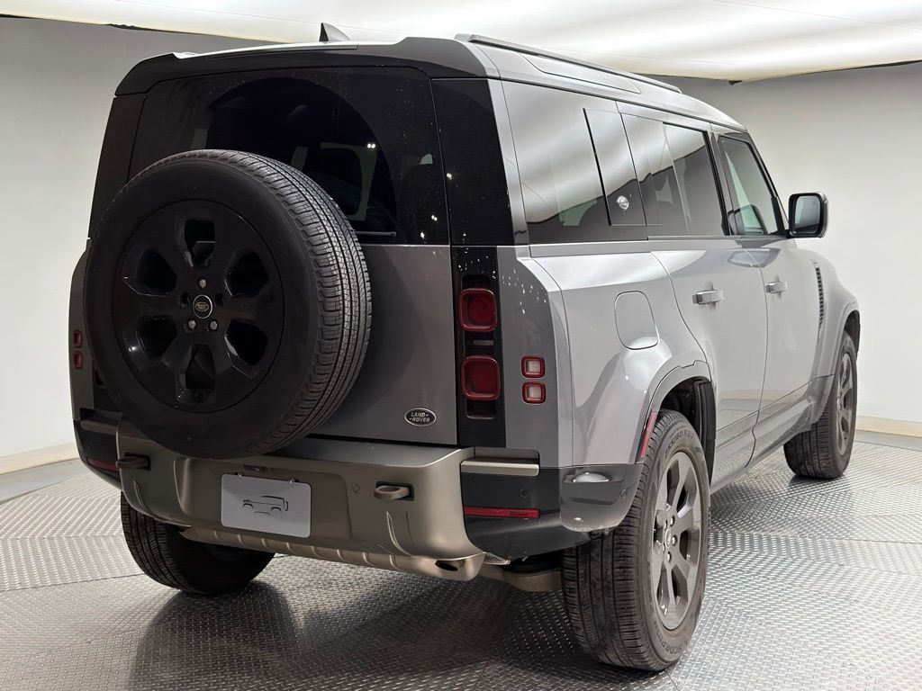 Thumbnail: 2022 Land Rover Defender - 3