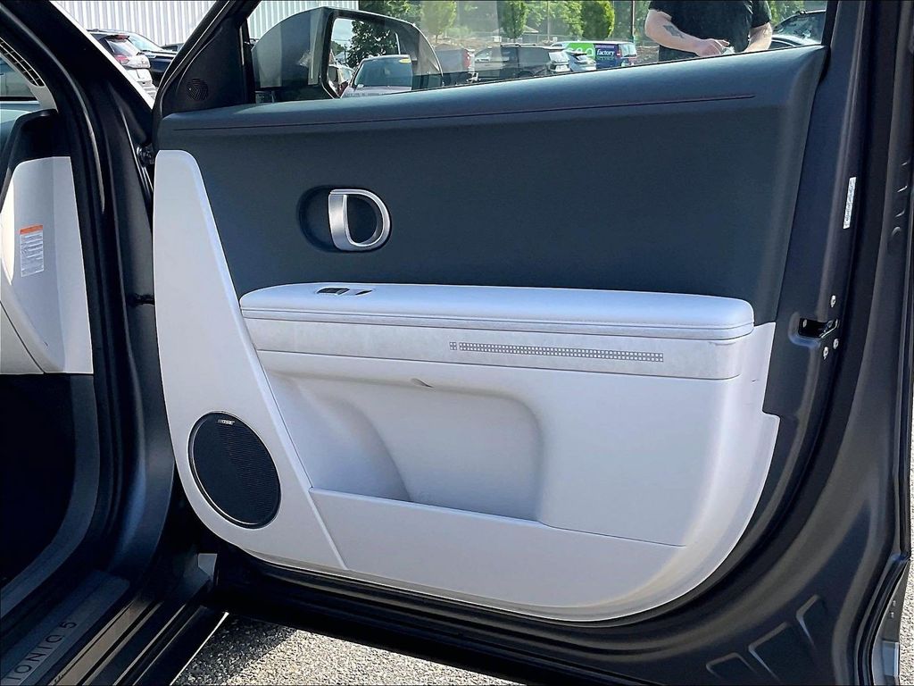 2022 Hyundai IONIQ 5 — photo 12