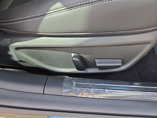 2025 Genesis G70  21