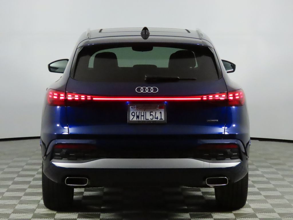 Thumbnail: 2025 Audi Q5 - 4