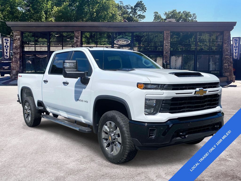 Summit White 2026 Chevrolet Silverado 2500HD Pickup Truck Four-Wheel Drive Automatic