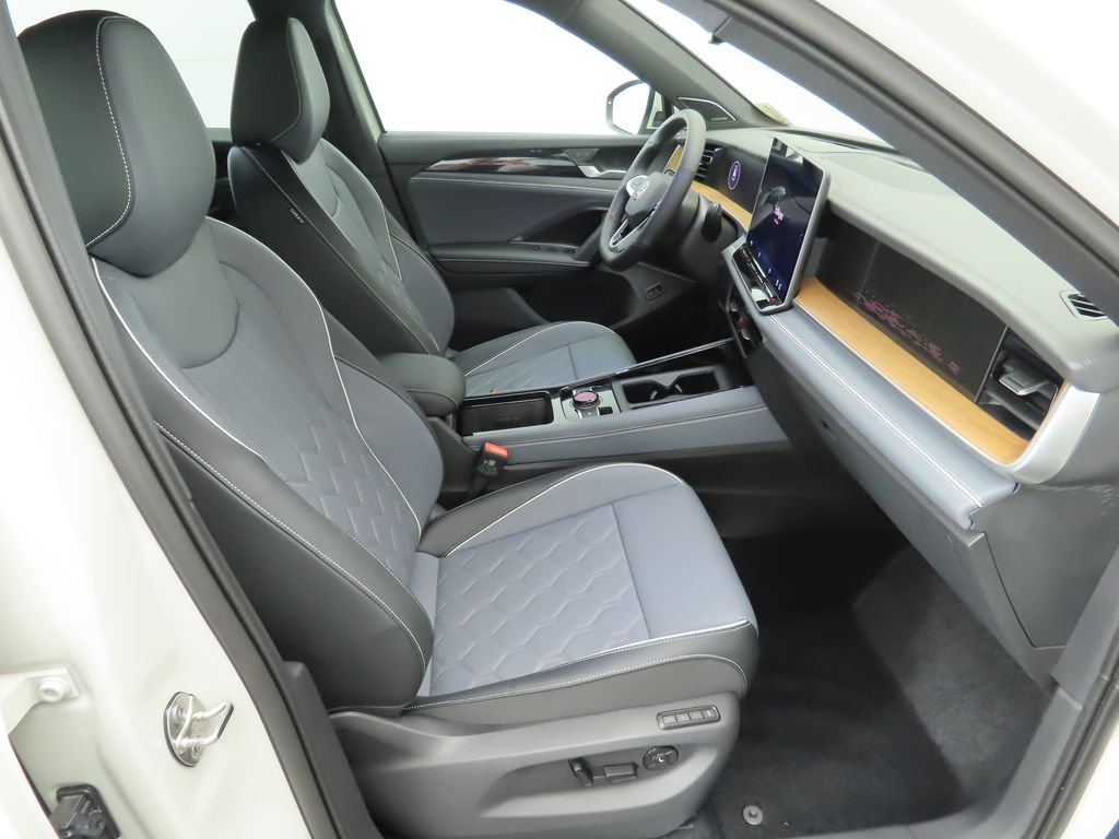 Thumbnail: 2025 Volkswagen Tiguan - 21