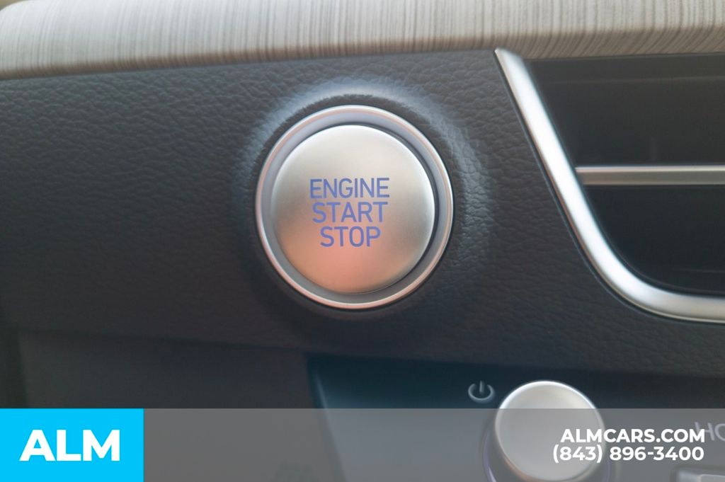 Used 2025 Black Hyundai SEL image 26