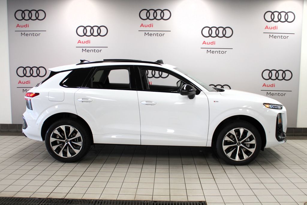 Thumbnail: 2026 Audi Q3 - 7